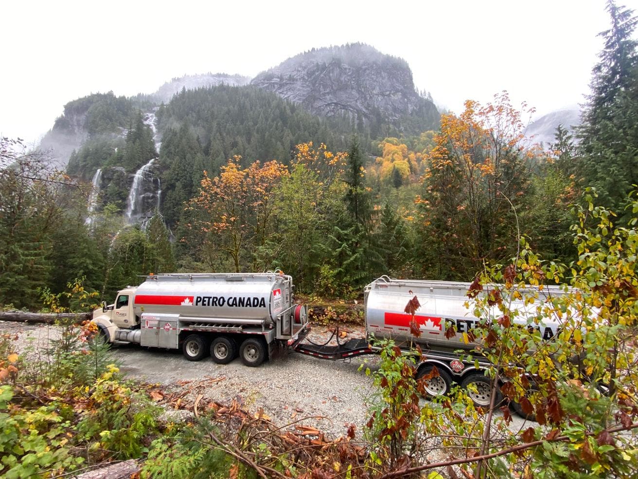 Un camion Petro-Canada transportant le nouvel EcoDiesel.