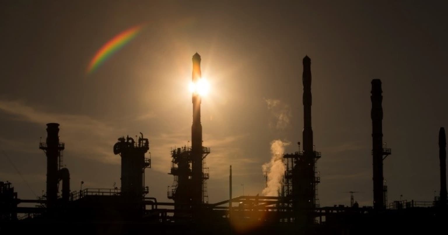 Sunset image of a refinery.